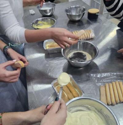 Naples: Neapolitan Pizza and Tiramisu Cooking Class - Meeting the chef at Naples Bay and settling in