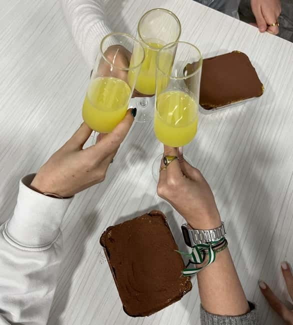 Naples: Neapolitan Pizza and Tiramisu Cooking Class - The included appetizers and drinks: why it feels like a meal, not a lesson
