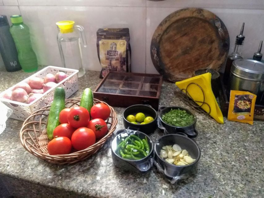 New Delhi: Full-Day Cooking Class learn 8 dishes with Locals - Lunch Options: Veg Thali vs. Chhola Bhatura