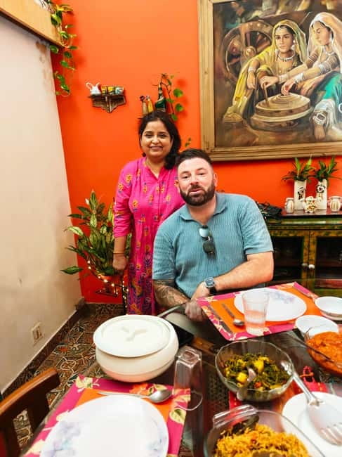 New Delhi: Traditional Indian Cooking Class & Market Visit - Tea Welcome and a Haveli-Style Kitchen Setup