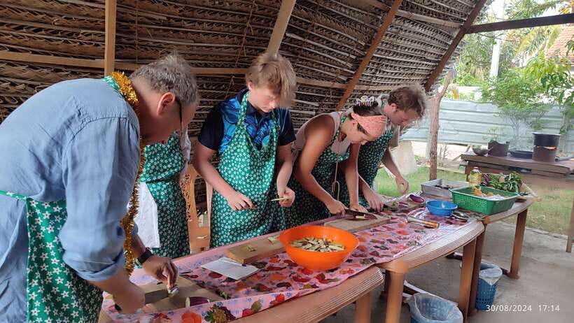 Nilaveli: Sri Lankan Cooking Class with a Local Family - Meet Nimali Dinushika and her family kitchen in Nilaveli