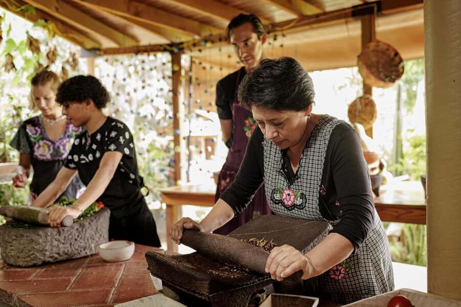 Oaxaca de Juarez: Traditional Oaxacan Cooking Class - Logistics that make the day smoother