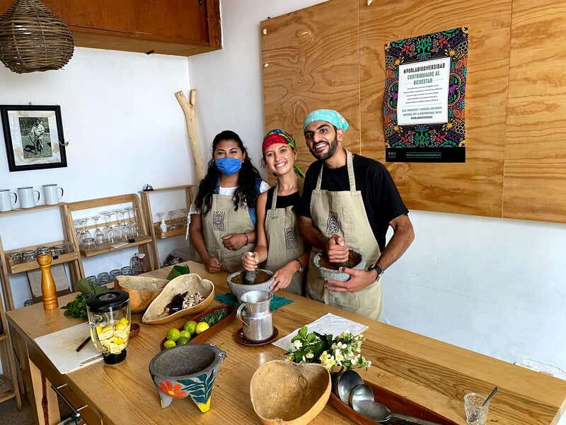 Oaxaca: Vegetarian Cooking Class - Why this Oaxaca vegetarian class starts at the market