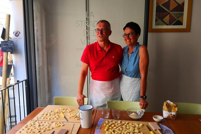 Orecchiette Cooking Class and Wine Pairing in Lecce - The tastings before you sit: cheese, taralli, and local rhythm