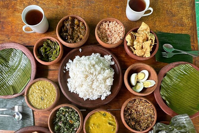 Organic cooking class sigiriya (kumara & family) - Cooking your Sri Lankan curry dinner in a wood-fired outdoor setup