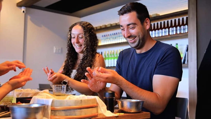 Osaka: Roll and Authentic Sushi Making Class in Dotonbori - The sushi history quiz: fun context without the boring lecture