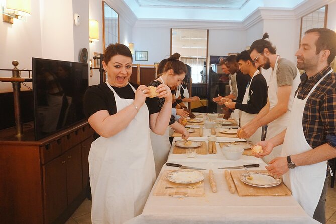 Pasta and Tiramisu Cooking Class in Rome, Piazza Navona - Your pasta choice: carbonara, cacio e pepe, al pomodoro, or al pesto