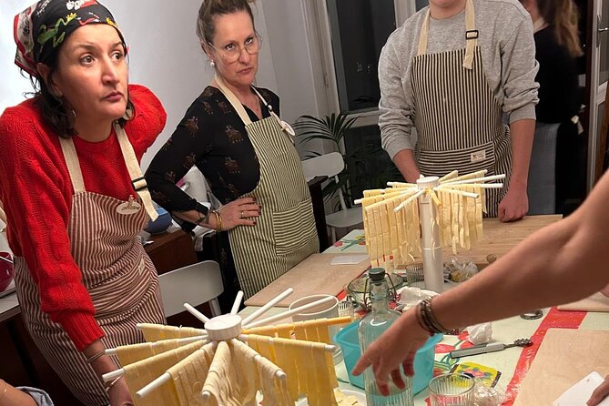 Pasta and Tiramisu join our cooking class - Allergens, kids, and the cat in the apartment