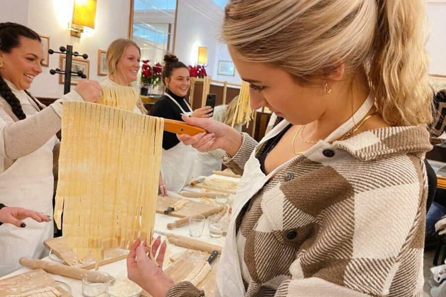Pasta Cooking Class with Pesto Sauce Making in Rome Center - Key highlights at a glance