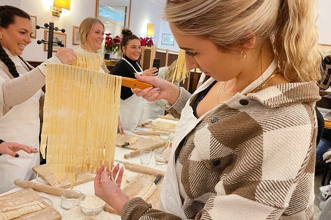 Pasta Cooking Class with Pesto Sauce Making in Rome City Center - The Role of Limoncello and Complimentary Drinks