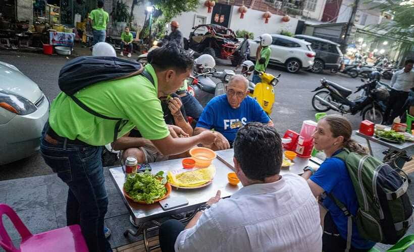 Phnom Penh Evening Food Tour -On Promotion Price limit Offer - A local restaurant stop: flavor variety without overcommitting