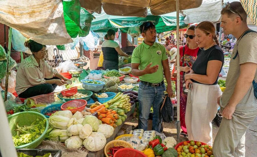 Phnom Penh Evening Food Tour -On Promotion Price limit Offer - Romdeng Restaurant: Khmer curry as your first big flavor win