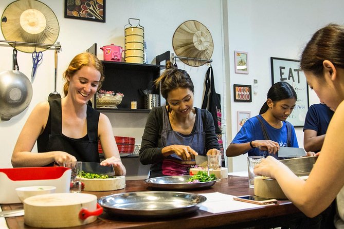 Pink Chili - Thai Cooking Class and Market Tour in Bangkok - Where it is in Bangkok: planning for traffic and transit
