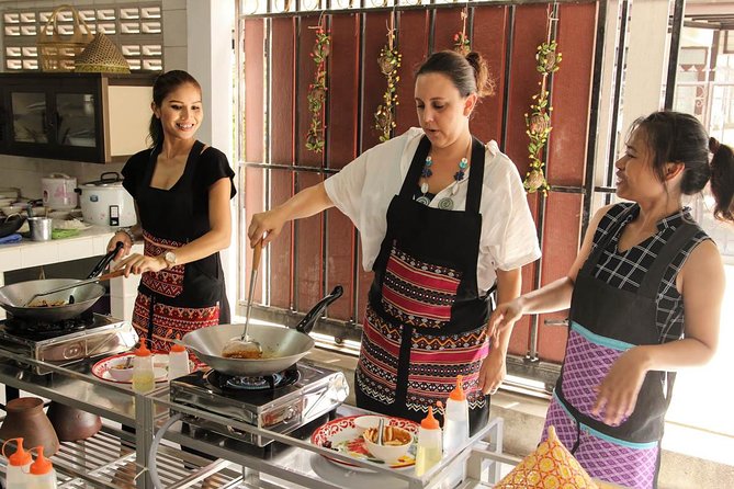 Pink Chili - Thai Cooking Class and Market Tour in Bangkok - From shopping bag to prep station: picking your way into Thai flavor