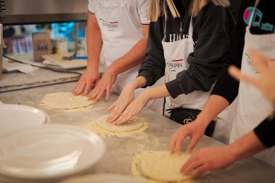 Pizza Cooking Class in Rome - Piazza Navona - Who this Piazza Navona pizza class is best for