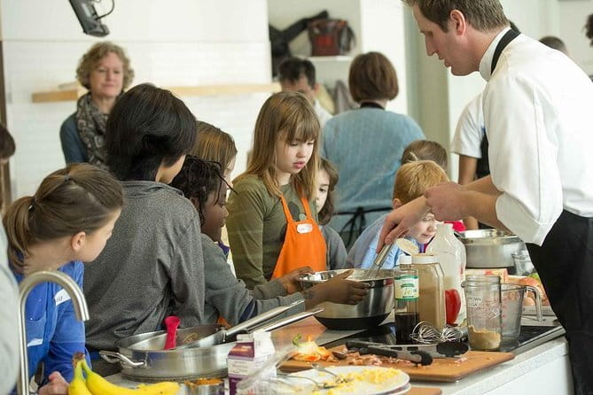 Pizza & Gelato: Family Cooking Class in Florence - Where You Start in Florence: Via Antonio Scialoja Check-In