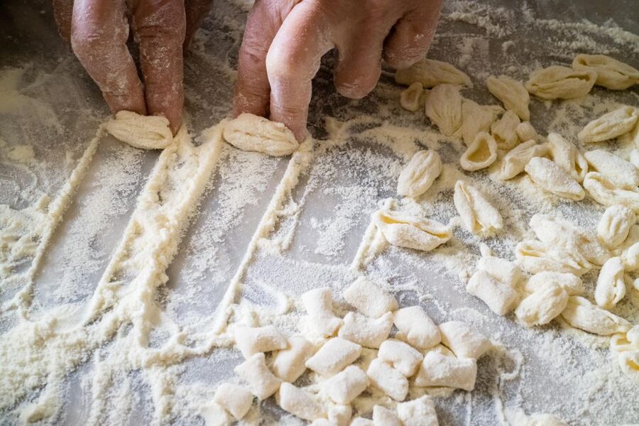 Polignano a Mare: Pasta Making Cooking Class with Drink - While pasta cooks: wine, nibbles, and Puglia stories