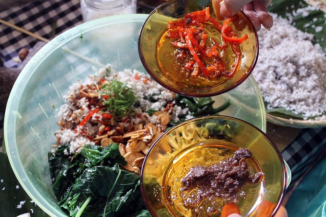 PRIVATE Authentic Balinese Cooking Class in Ubud at Putu's Home - Five Balinese dishes from scratch: fish, banana leaf parcels, curry and more