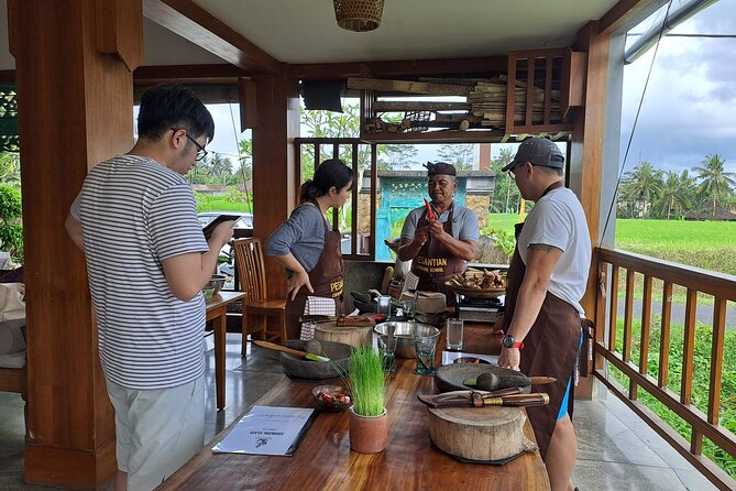 Private Balinese Cooking Class in Ubud at Santika's Home - Key things that make this class worth your time