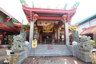 Private food Tour + Sightseeing +Thai Cooking class - Getting picked up in Phuket: easy start, but check beach surcharges