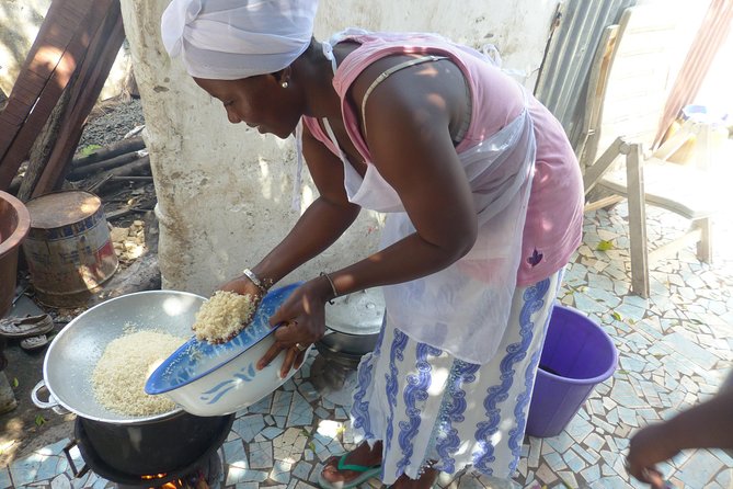 Private Full-Day Gambian Home Cooking Experience in Banjul - Dressing the Part and Meeting the Household in Their Compound