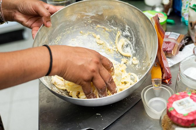 Private Lisbon Market Tour & Portuguese Cooking Class with Paula - Cat in the home and other comfort expectations