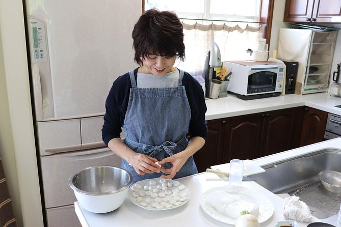 Private Market Tour and Cooking Class with Kanae, a Sapporo Local - Lunch with local alcohol: when the meal becomes part of the teaching
