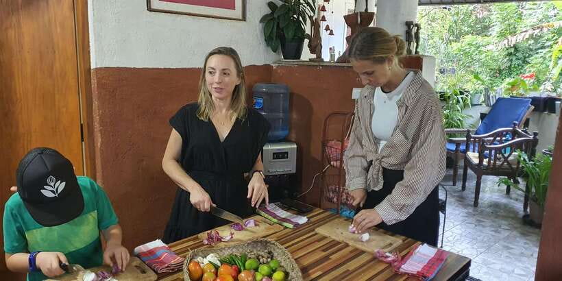 Private Traditional Sri Lankan Cooking Class in Kandy - Lunch at the Table: Eat What You Made (and How It Should Taste)