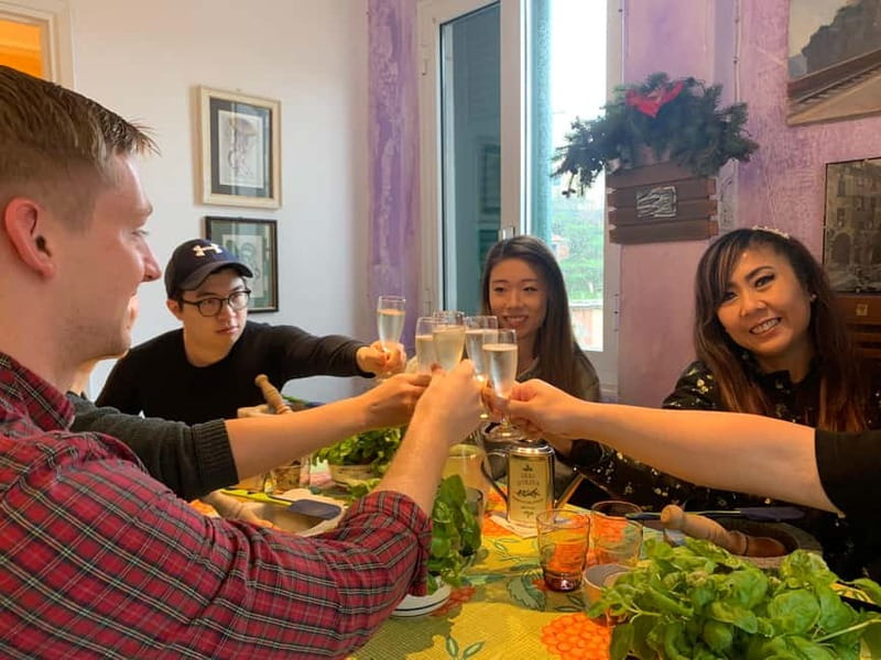 Riomaggiore: Pasta and Tiramisù Cooking Class - Arriving in Riomaggiore: a 16th-century home and a quick reality check