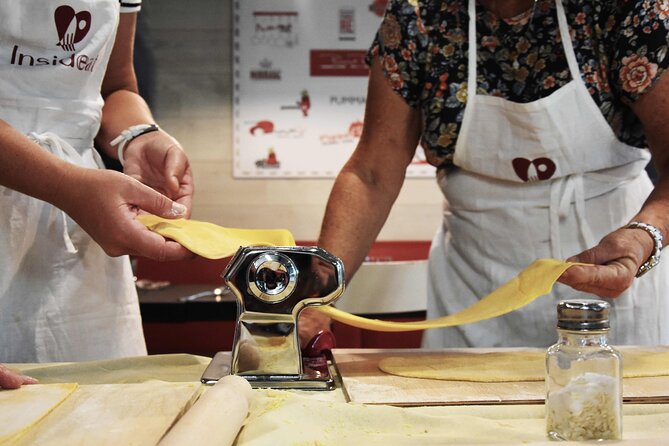 Rome Cooking Class: Fresh Pasta Two Ways & Tiramisu with wine - The aperitivo start: Spritz and cacio e pepe chips