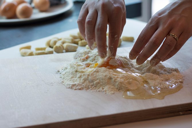 Rome Cooking Class: Gelato and Fettuccine Small Group Experience - Small Group Size: More Attention, Less Waiting