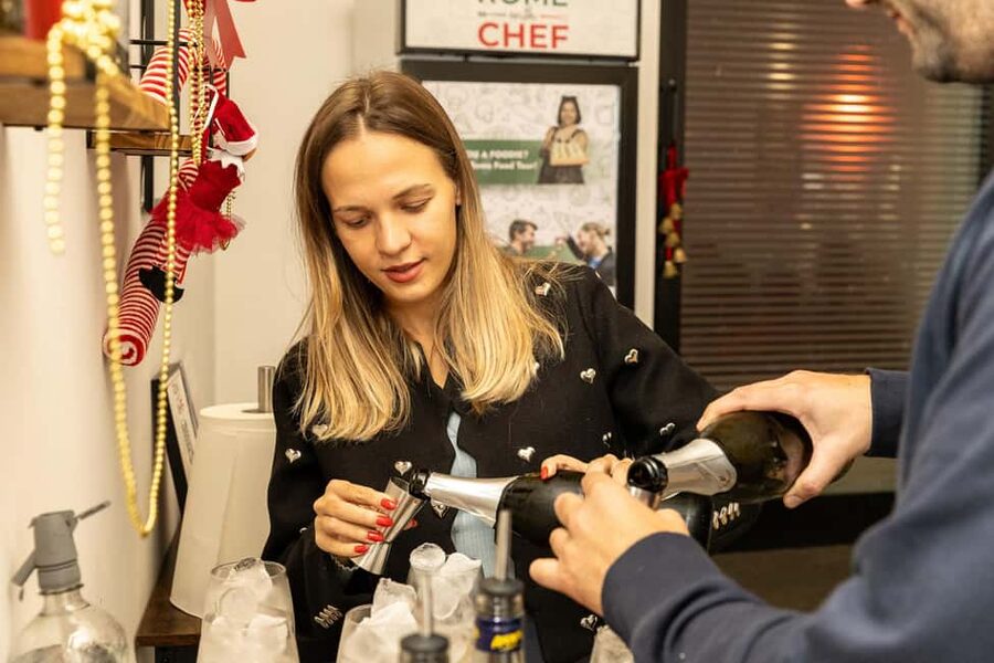 Rome: Hands-On Pizza Cooking Class with Spritz Mixology - Finding the Rome with Chef meeting point by the Colosseum
