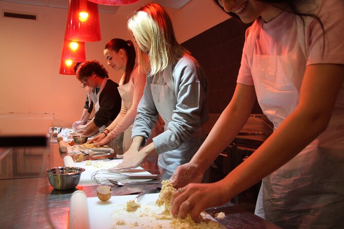 Rome: Lasagna, Fettuccine Pasta and Tiramisu Cooking Class - Inside the 90 Minutes: Lasagna, Fettuccine, and Tiramisù