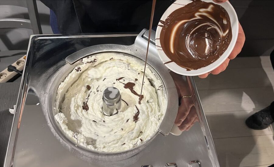 Rome: Pasta and Gelato Cooking Class with Wine or Beer - Wine or beer with your creations: the social part that feels real