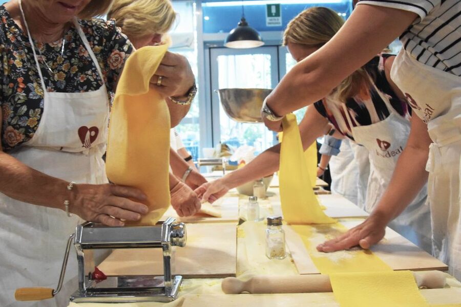 Rome: Pasta and Gelato Cooking Class with Wine or Beer - Dietary options: gluten-free, vegetarian, and what you should request