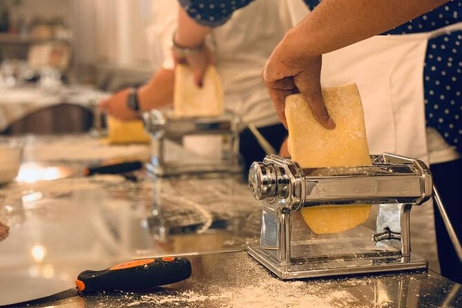 Rome: Pasta Fettuccine Ravioli and Tiramisu Cooking Class - The flow of the 3-hour class: hands-on, eat-at-the-end