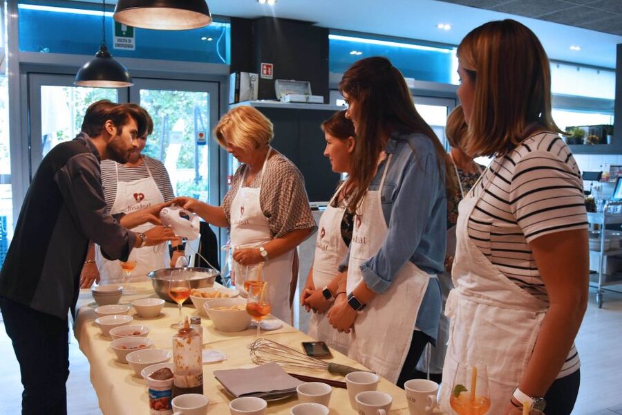 Rome: Pasta, Ravioli, and Tiramisu Cooking Class with Wine - Getting Oriented at Pummare Restaurant (And Finding the Terrace)