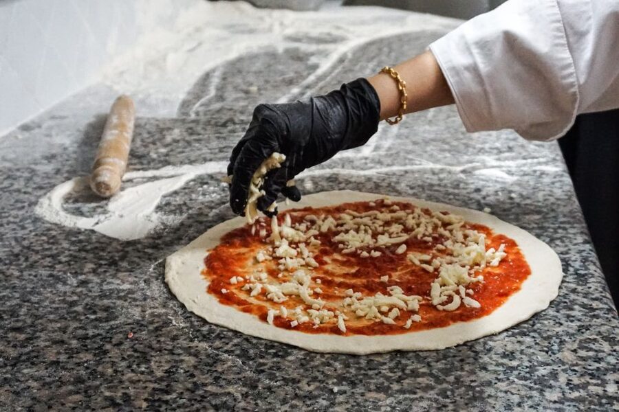Rome: Pizza and Tiramisu Cooking Class in Piazza Navona - Eating Your Creations in the Restaurant (With a Drink)