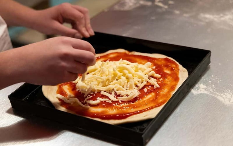Rome: Pizza and Tiramisù Cooking Class with Glass of Wine - Choosing your path: hands-on help without feeling rushed
