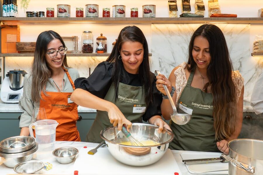 Rome: Pizza & Gelato Cooking Class + Private Chef - Entering the Workshop: How the Class Works From Start to Finish