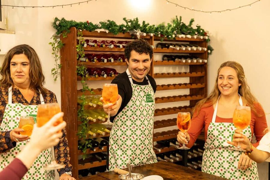 Rome: Pizza Making Cooking Class With Spritz Cocktails - Starting Near the Colosseum: Location Without the Headache