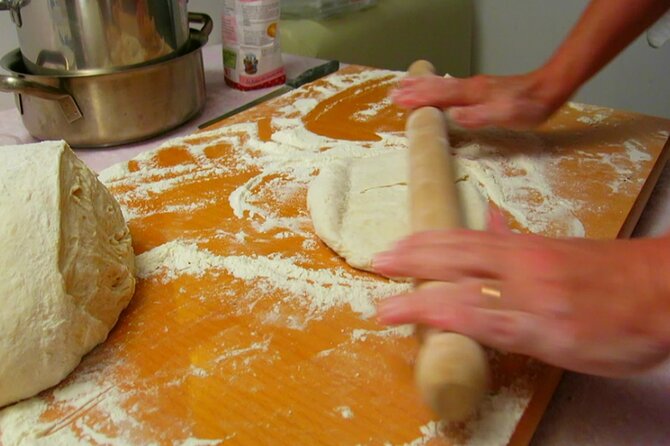 Rome: Private Pizza Making Home cooking class with a local - Key highlights you’ll care about