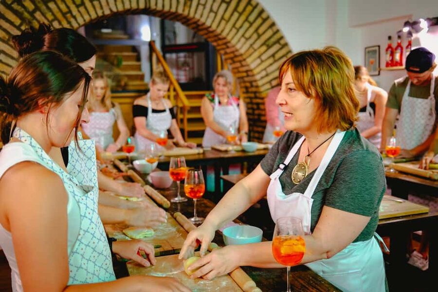 Rome: Spritz & Spaghetti Cooking Class - Carbonara and Cacio e Pepe: Getting Sauce Right