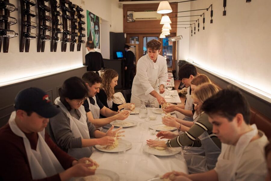 Rome: Traditional Pizza Cooking Class near Piazza Navona - Drinks, Bruschetta, and the Best Part: Eating Where You Cooked