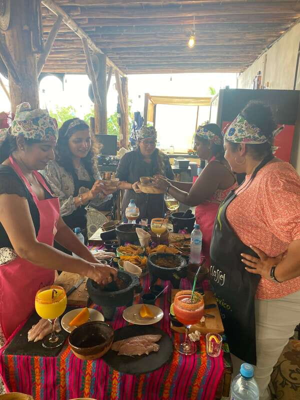 San José del Cabo:Cooking Class +Margaritas & Mezcal tasting - The open bar never switches off: margaritas, mojitos, beer, and tastings
