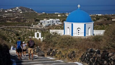 Santorini: Cooking Class and Easy Hike - Getting to Mesa Pigadia: the swim break that changes the mood