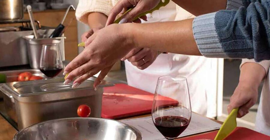 Santorini: Private Cooking Class and Wine Tasting Tour - Key points before you go