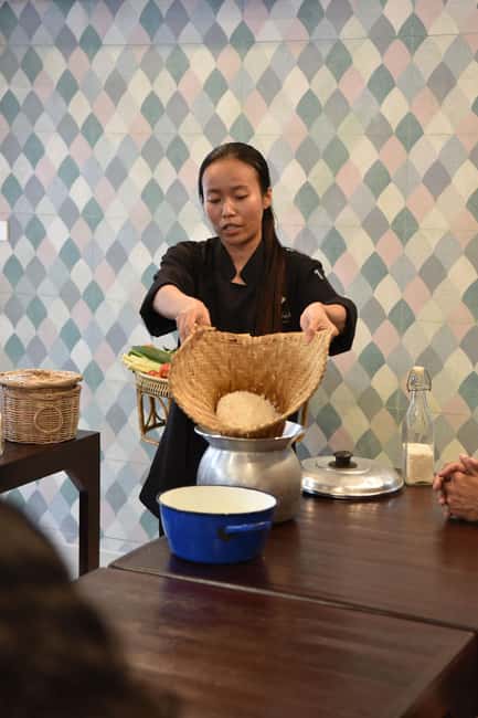 Sathon: Hands-on Thai Cooking Class & Market Tour in Bangkok - Getting to the school: BTS and MRT options near Silom
