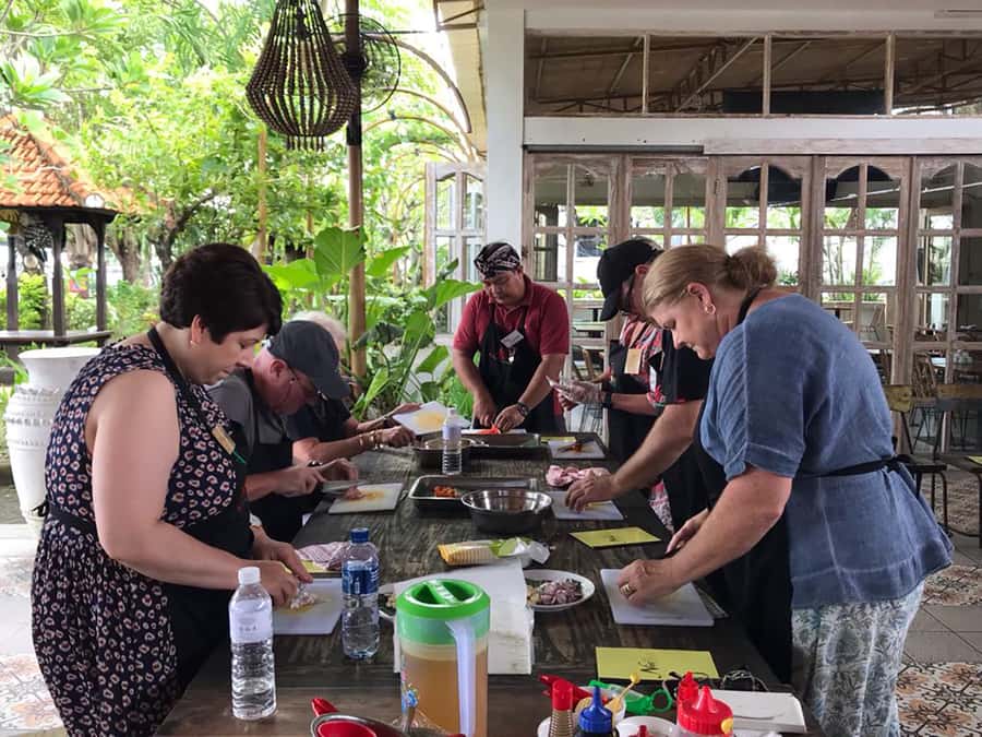 Seminyak: Balinese Cooking Class & Market Tour - A 4-hour Balinese food plan that starts at the market