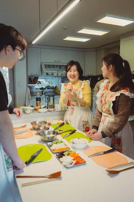 Seoul: Authentic Korean Cooking Class and Market Tour - Getting Your Bearings at Sillim Station (Meet the Right Spot Fast)